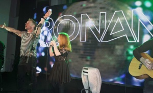 15th October 2016 Global Gift Gala diner hosted by Ronan Keating and Maria Bravo. Here Ronan Keating performs a duet on stage with daughter Ali. Held at Gran Malia Don Pepe, Marbella, Spain Credit: Justin Goff/Global Gift Foundation