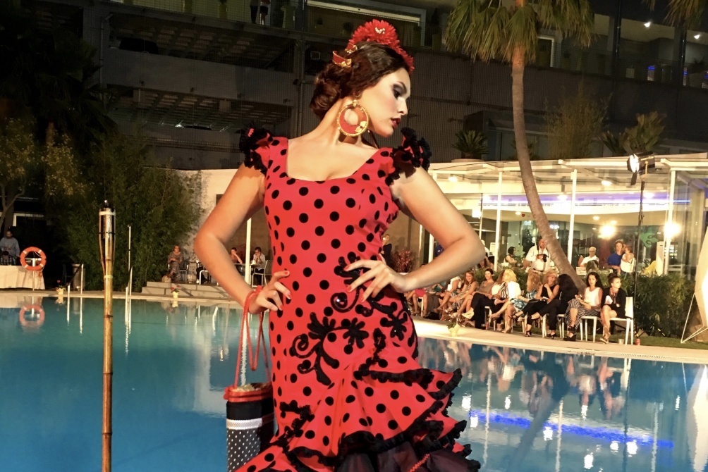 Melisa Lozano su de trajes de flamenca "Pá enamorá" - Yo Soy Mujer